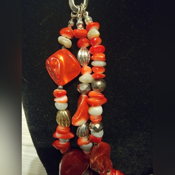 BB39 Red Stone & Shell Beaded Multi-Strand Silver-tone Necklace - Picture 4 of 4